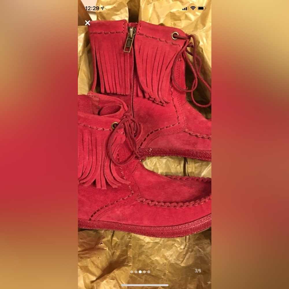 *New* Red Ugg leather boot (sz6)